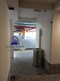 ALUMINIO Y VIDRIO ADR 
