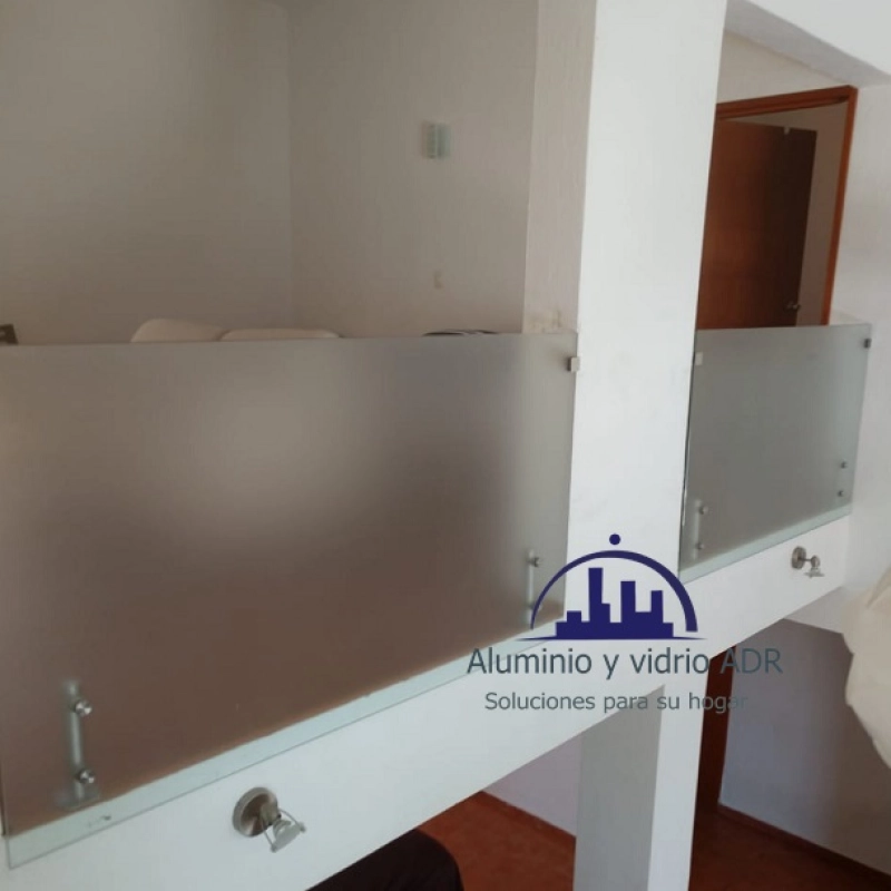 ALUMINIO Y VIDRIO ADR 